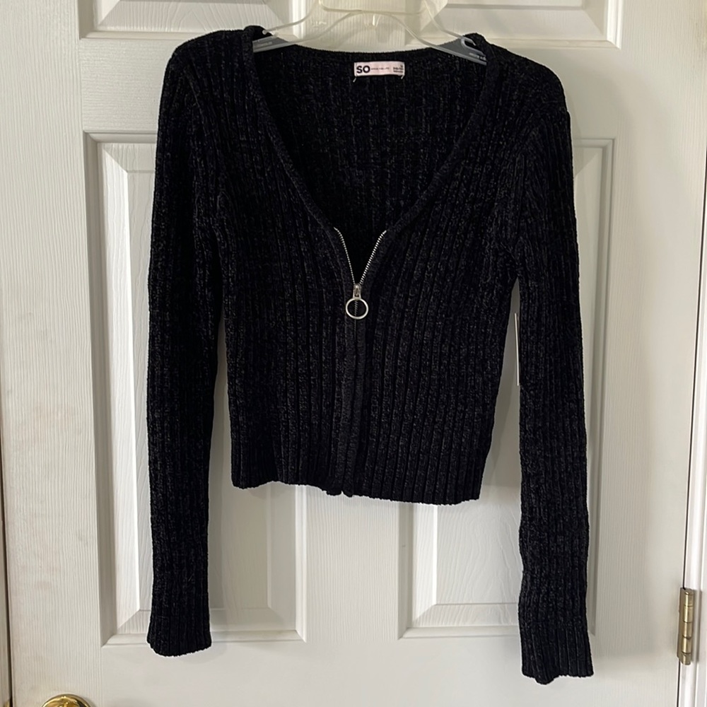 BRAND NEW WITH TAGS SUPER SOFT ZIP DOWN SHORT SWEATER BY SO SIZE MEDIUM